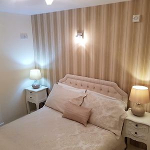 Deluxe Double Room Shower